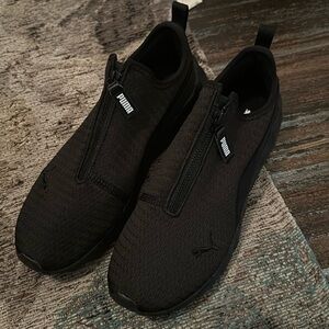 Puma soft foam running sneaker